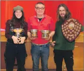  ?? KC_c09dramafe­st10 ?? Sophie Caruana, left, and Angus Vajk, right, from the winning Benderloch and North Connel group, with director Mike Rowell, centre, and the team’s prizes.