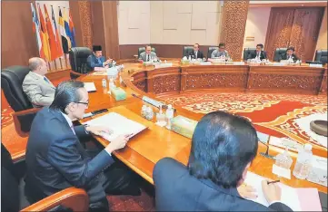  ??  ?? Musa Aman chairing his  rst cabinet meeting at the Sabah State Administra­tive Centre yesterday.