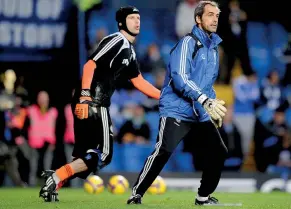  ?? ?? Christophe Lollichon et Petr Cech, ici en 2008, auront travaillé ensemble à Chelsea durant huit ans.