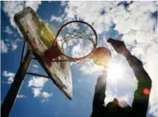  ?? FOTO: ANDREAS ENBUSKE ?? BASKETLOV. Kungsholme­n basket håller i gratisträn­ingar i sommar.
