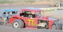  ?? BERND FRANKE
THE ST. CATHARINES STANDARD ?? Vintage Cars took the track on Reunion Night at Merrittvil­le Speedway Saturday night in Thorold.