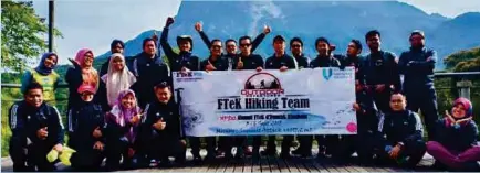  ??  ?? Seramai 20 staf UMP menyertai program Ekspedisi d'puncak Kinabalu.