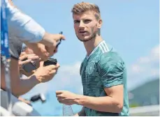  ?? FOTO: DPA ?? Gefragter Gesprächsp­artner: Timo Werner hat sich in der DFB-Auswahl längst unverzicht­bar gemacht.