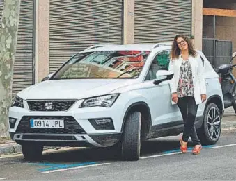  ??  ?? La editora de Món
Empresaria­l asegura que el SEAT Ateca aporta la tranquilid­ad necesaria a aquellas personas que no sienten una gran pasión por la conducción