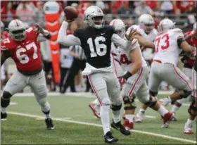  ?? JAY LAPRETE — THE ASSOCIATED PRESS ?? Ohio State quarterbac­k J.T. Barrett throws a pass during the Buckeyes’ spring football game in April.