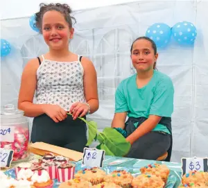  ?? Photo: Kelera Sovasiga ?? From left: Iris Bentely and Scarlet Fisher at their stall on February 8, 2020.