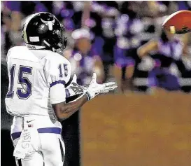  ?? Diana L. Porter / For the Chronicle ?? Morton Ranch’s Aaron Solomon hauls in a touchdown catch during the Mavs’ win over Tompkins at Rhodes Stadium last week.