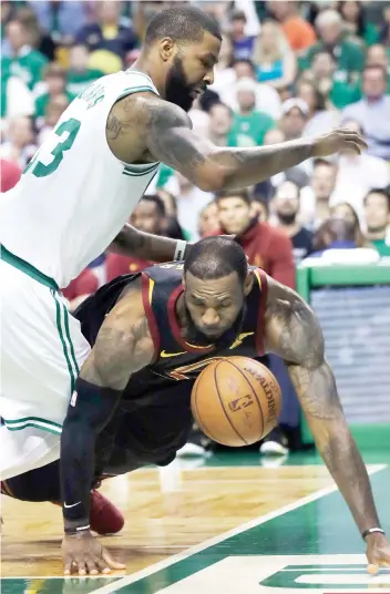  ?? AP FOTO ?? SCRAMBLING FOR DEAR
LIFE. LeBron James and the Cleveland Cavaliers find themselves down 3-2 in the East finals. Boston needs one more win to return to the NBA finals
