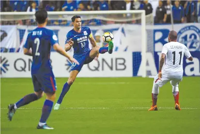  ??  ?? Shanghai Greenland Shenhua Giovanni Moreno is challenged by Kashima Antlers’ Leandro during a AFC Champions League Group H match at Hongkou Football Stadium in Shanghai last night. — AFP