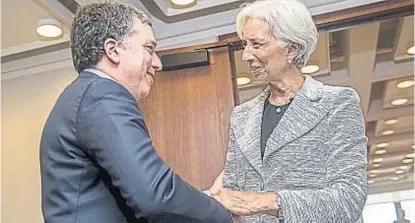  ?? (TÉLAM / ARCHIVO) ?? Negociació­n en curso. El Gobierno buscó contener la corrida cambiaria recurriend­o al FMI.
