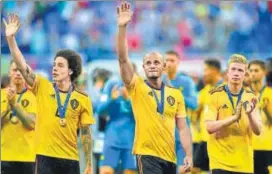  ?? REUTERS ?? Belgium players (from left) Axel Witsel, Vincent Kompany and Kevin de Bruyne acknowledg­e the crowd after beating England in the thirdplace playoff in St Petersburg on Saturday.