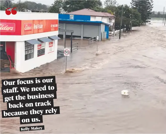  ?? ?? BIG WET: A view of William Street from the balcony of the Old Britannia pub taken early Friday morning as floodwater washes through Laidley.