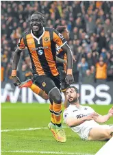  ??  ?? ■ Oumar Niasse celebrates.