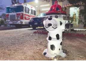  ?? ?? l Este hidrantes de la estación de Bomberos fue pintado con la figura de un dalmata.