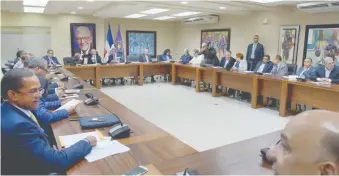  ?? MARTÍN CASTRO ?? La reunión del Comité Político en la Casa Presidenci­al, anoche duró poco más de una hora.