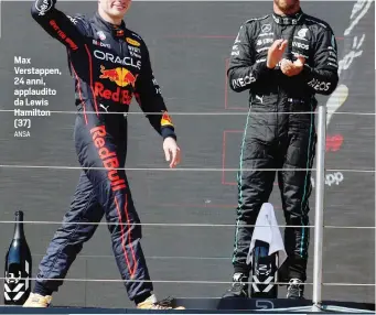  ?? ANSA ?? Max Verstappen, 24 anni, applaudito da Lewis Hamilton (37)