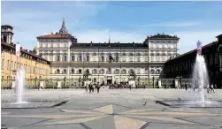  ??  ?? Pracht aus vergangene­n Zeiten: Palazzo Reale …