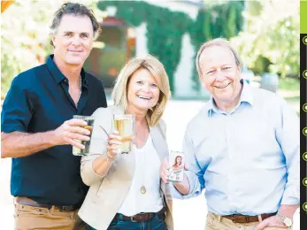  ?? PHOTO COURTOISIE ?? Le président de Verger Lacroix, Pascal Lacroix, et sa conjointe, Danielle Marceau, en présence du grand patron de Microbrass­erie Archibald (une division de Labatt), François Nolin (à droite). Ils étaient tous à la Cidrerie Lacroix de Saint-joseph-du-lac, hier.