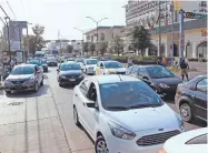  ?? /Foto: Archivo ?? Protesta de conductore­s de Uber en León, en contra de los operativos de las autoridade­s, en octubre pasado.