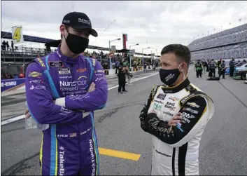  ?? AP PHOTO/JOHN RAOUX ?? Cody Ware (left) and A J Allmending­er talk on pit road before the NASCAR Xfinity Series auto race at Daytona Internatio­nal Speedway, on Saturday in Daytona Beach, Fla.