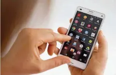  ?? FOTO:DPA ?? Wenn auf dem Android-Smartphone zu viele Apps installier­t sind, geraten vor allem ältere Geräte leicht ins Straucheln.