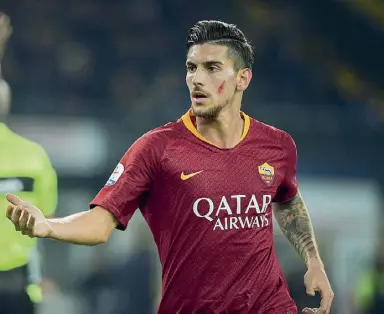  ??  ?? unico a salvarsi Lorenzo Pellegrini, 22 anni: ancora una volta il migliore tra i gialloross­i ma infortunat­o nel finale