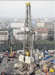  ?? Georgios Kefalas ?? A drilling derrick is part of the energy research project Deep Heat Mining in Switzerlan­d.