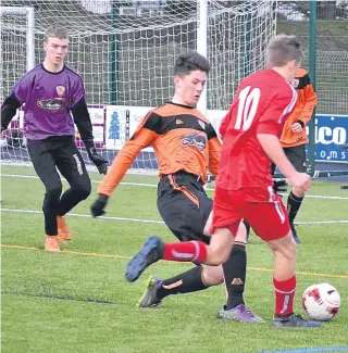  ??  ?? DUSC U/16s (tangerine) and Brechin couldn’t be separated in their Bill Mills League contest on the Craigie 3G as they drew 2-2 before the Christmas break.