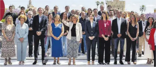  ?? Julio Muñoz ?? Teresa Ribera, en el centro, en la presentaci­ón ayer de la candidatur­a socialista a los comicios europeos en Sevilla.