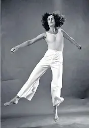  ??  ?? Trisha Brown in 1976: she gave up choreograp­hing in silence because she became fed up with ‘listening to all the goddam coughing’