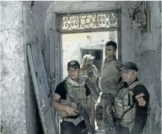  ?? FELIPE DANA/THE ASSOCIATED PRESS ?? Iraqi special forces soldiers stand in a house retaken from Islamic State militants in the Old City of Mosul, Iraq, on Tuesday. An Iraqi officer says counteratt­acks by Islamic State militants on the western edge of Mosul have stalled Iraqi forces’ push...