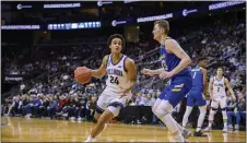  ?? COREY SIPKIN - FOR THE ASSOCIATED PRESS ?? Villanova’s Jeremiah Robinson-Earl, left, drives against Delaware’s Collin Gross in the Never Forget Tribute Classic in Newark, N.J. recently. Robinson-Earl and the Wildcats take on No. 1 Kansas Saturday at the Wells Fargo Center.