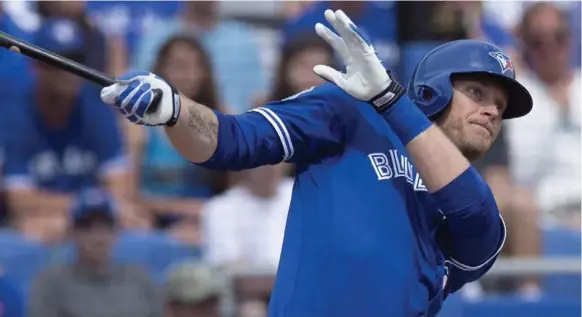  ?? FRANK GUNN/THE CANADIAN PRESS ?? Canadian outfielder Michael Saunders leads the Jays with a .318 average and eight doubles, and has thrived since being moved to the leadoff spot, with a .375 on-base average.