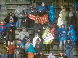  ?? ?? Fans brave cold and wet weather from the bleachers at Wrigley Field on Tuesday,