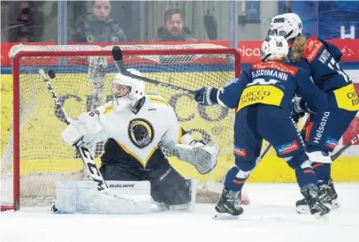  ?? TI-PRESS/CRINARI ?? La 19enne difende la sua porta in un derby: ‘È bello giocarlo, ma forse due squadre ticinesi in A sono troppe’