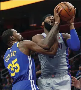  ?? CARLOS OSORIO — THE ASSOCIATED PRESS ?? Warriors forward Kevin Durant fouls Detroit’s Andre Drummond during Saturday’s game.