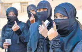  ?? PTI FILE ?? Voters show their inked fingers after casting votes during the UP assembly elections.