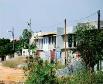  ?? DOMINGOS CADÊNCIA | EDIÇÕES NOVEMBRO ?? Imóveis foram publicitad­os e vendidos ainda em maquete nos vários projectos habitacion­ais