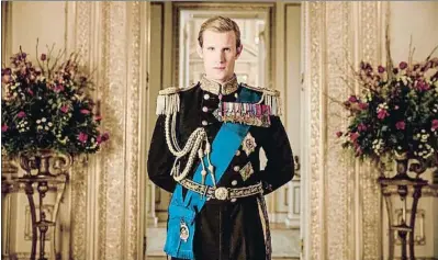  ??  ?? Matt Smith en una escena de The crown caracterit­zat com a Felip d’Edimburg