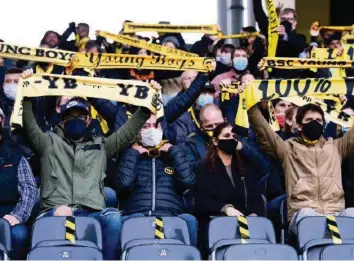  ?? FRESHFOCUS ?? Im Kanton Bern ist es bereits Realität: Nur noch 1000 Yb-fans dürfen an die Super-league-spiele.