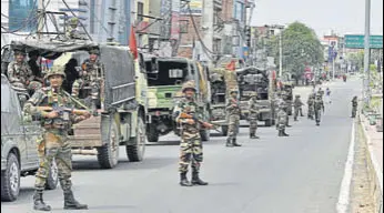  ?? PTI PHOTO ?? Army personnel conduct a flag march amid curfew near Dera Sacha Sauda headquarte­rs in Sirsa on Saturday.