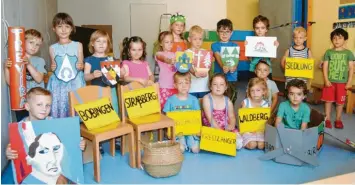  ??  ?? Eine Reise durch Bobingen und alle Ortsteile haben die Kinder des Waldwichte­lkindergar­tens Bobingen-Siedlung in diesem Kindergart­enjahr unternomme­n. Foto: Anja Fischer