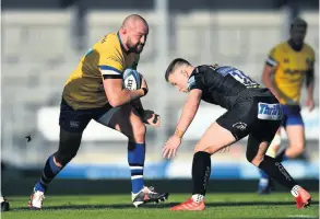  ?? Pic: Patrick Khachfe/jmp ?? Tom Dunn of Bath Rugby goes on the attack