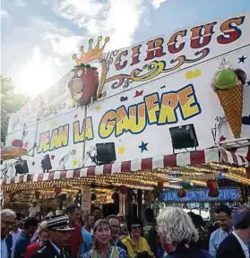  ?? Foto: Guy Jallay / LW-Archiv ?? Lydie Polfer ist hier vor dem Stand von Jean La Gaufre auf der Fouer zu sehen.