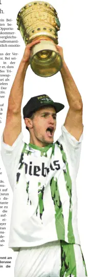  ?? FOTO: IMAGO ?? Heiko Herrlich stemmt am 24. Juni 1995 als Borusse den DFB-Pokal in die Höhe.