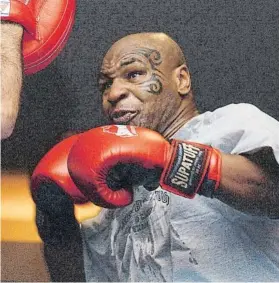  ?? FOTO: AP ?? Mike Tyson, en 2006.
Su combate contra Holyfield aún está en fase de negociació­n