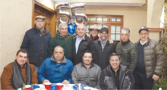  ??  ?? MÁS DEL FESTEJADO En ese día tan especial Javier Ramírez, por la mañana recibió felicitaci­ones y buenos deseos de su esposa Artemisa Ortega, así como sus hijas Monserrath y Daniela Ramírez.