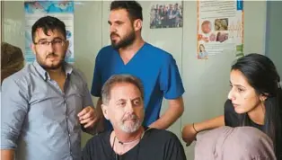  ?? COURTESY ?? Dr. Enrique Ginzburg, center, meets with local medical staff in Iraqi Kurdistan. Ginzburg, a senior trauma surgeon at Jackson Memorial in Miami, fears that incursions along the northern Syrian border could overwhelm northern Iraq with refugees.