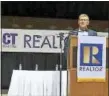  ?? JACK KRAMER — CTNEWSJUNK­IE ?? Geno Auriemma giving the Realtors a pep talk.