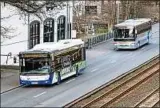  ??  ?? Beide Seiten bezichtige­n sich auch, nicht den vollen Fahrplan zu fahren. Laut Landesverw­altungsamt will die RVG ebenso weiter fahren, Foto: Peter Riecke